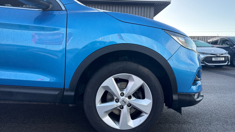 Nissan Qashqai 1.3 DiG-T Acenta Premium 5dr Petrol Hatchback